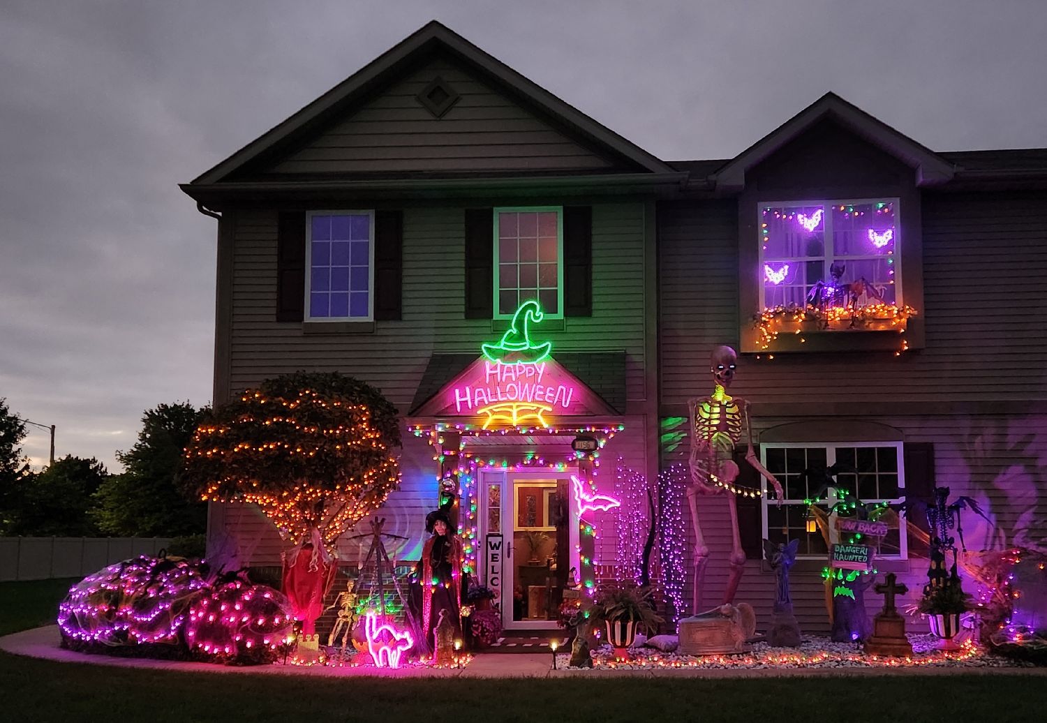 Neon, Witchy, Glam ... Oh my!! โ home_haunt in Schererville, IN